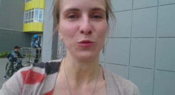 Taksici izlerken arka koltukta mastürbasyon yapan kadın